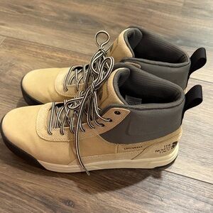 The North Face Men's Beige and Gray Boots